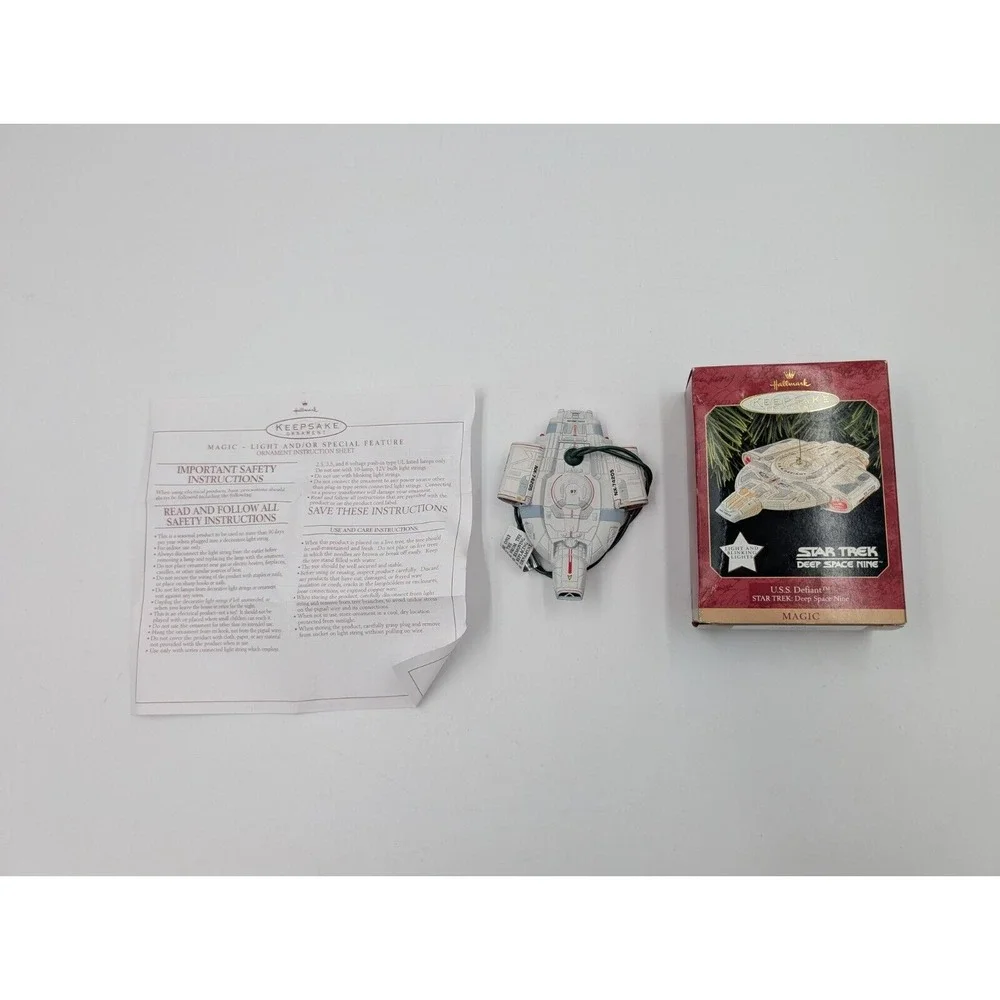 Hallmark Keepsake Ornament Star Trek Deep Space Nine 1997 U.S.S Defiant Light Up